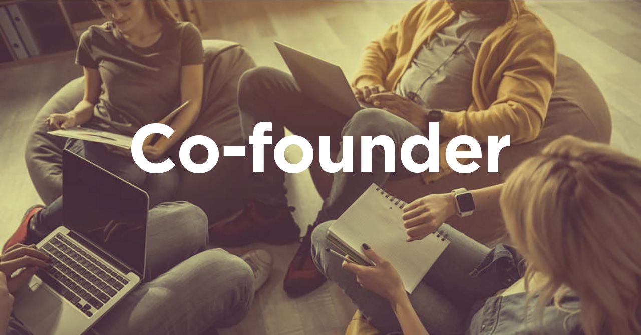 Co-Founder, Co-founder, чи cofounder